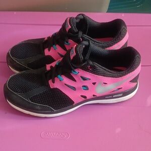 Nike Dual Fusion athletic shoes